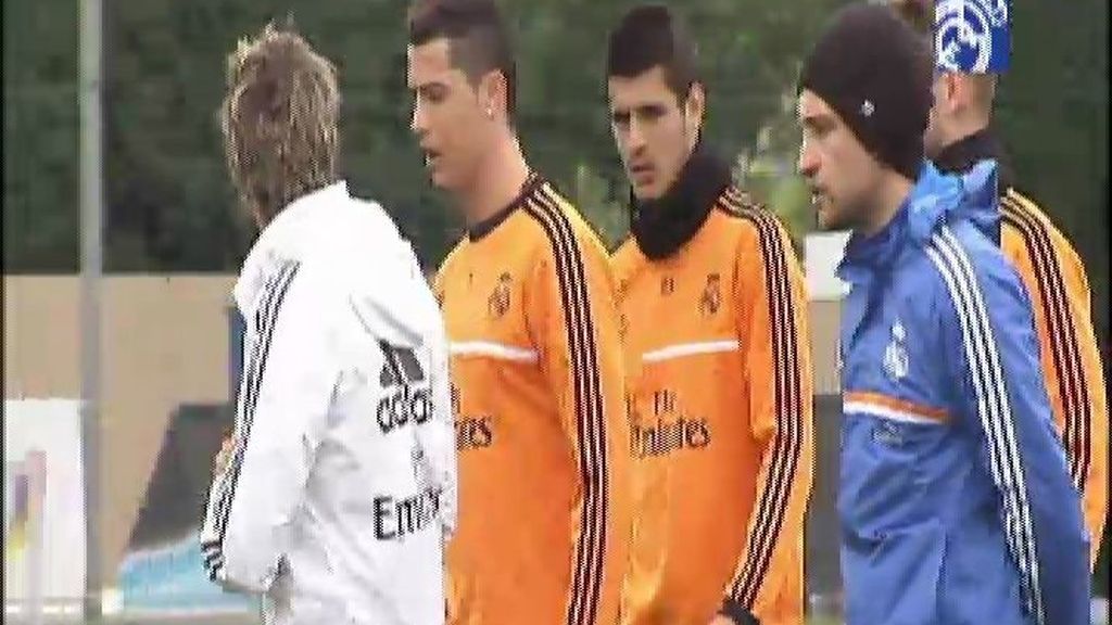 Cristiano Ronaldo entrena junto a sus compañeros