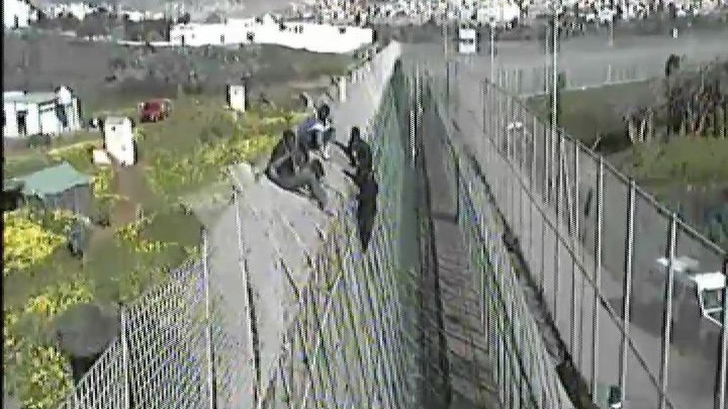 Frustrado el intento de salto masivo a la valla de Melilla de 150 inmigrantes