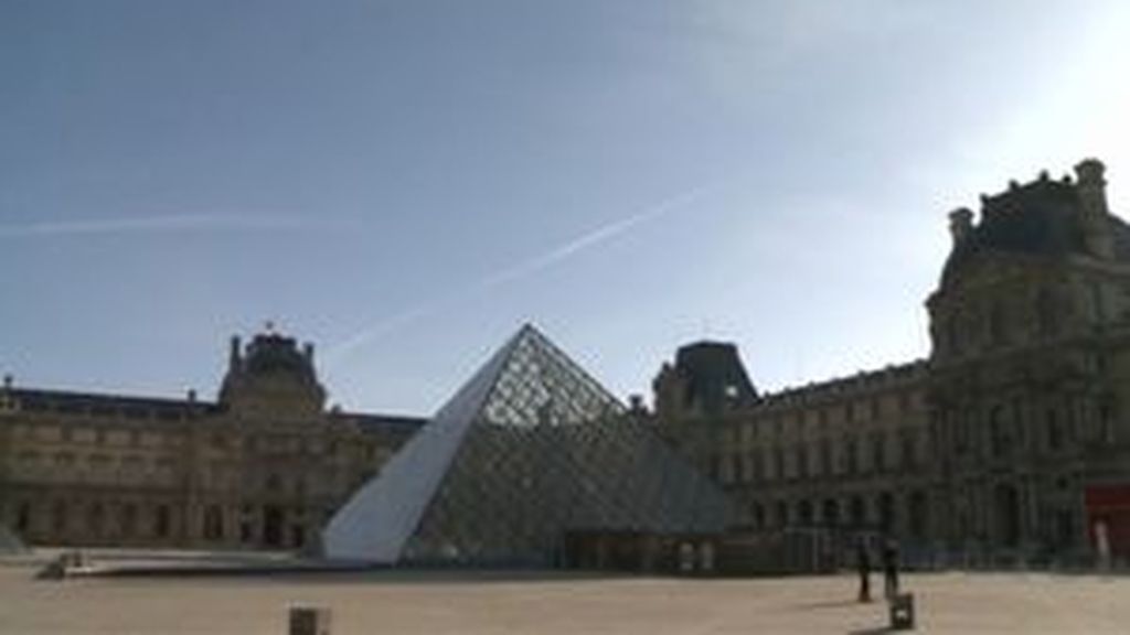 Los turistas comienzan a abandonar París