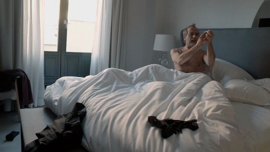 ¿Qué hace Pablo levantándose en un hotel, desnudo y sin acordarse de nada?