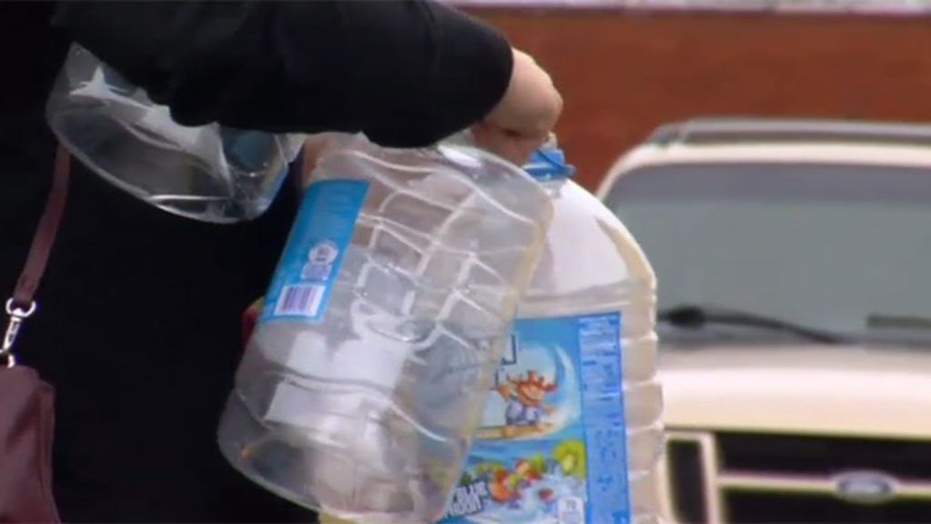 Un vertido químico deja sin agua a miles de personas en Virginia