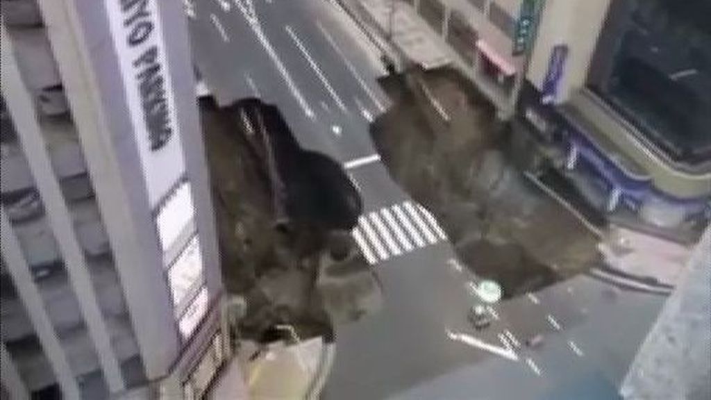Se desploma una carretera japonesa