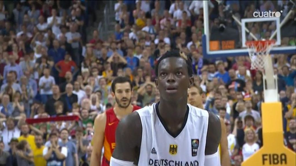 ¡Schroder se ve superado por la presión y falla el tiro libre que forzaba la prórroga!