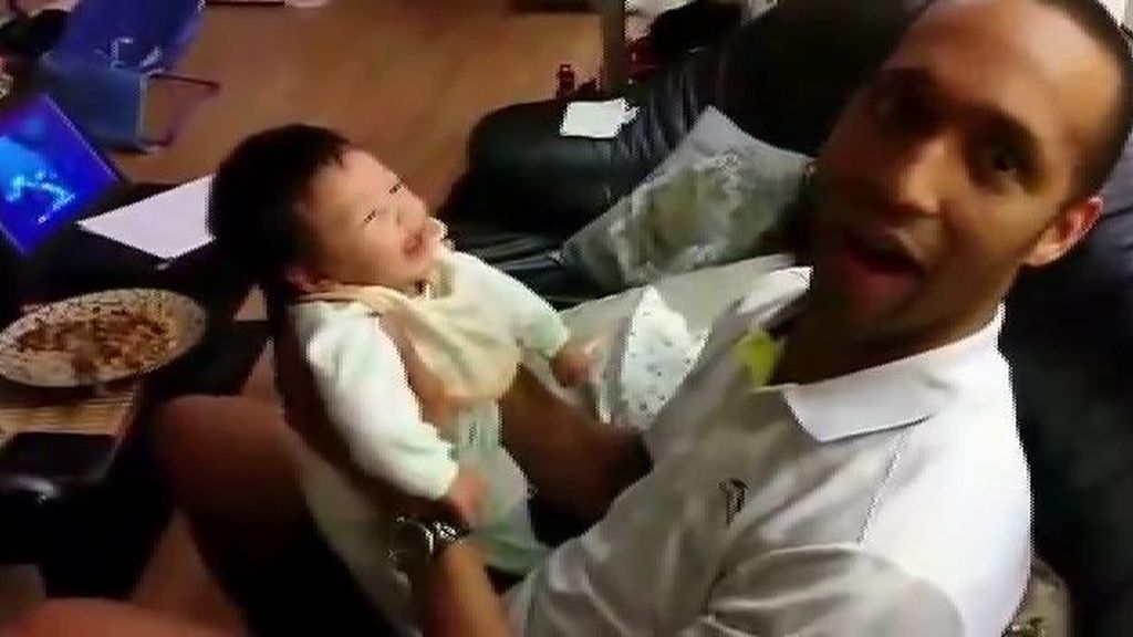 La risa contagiosa de un bebé arrasa en Internet