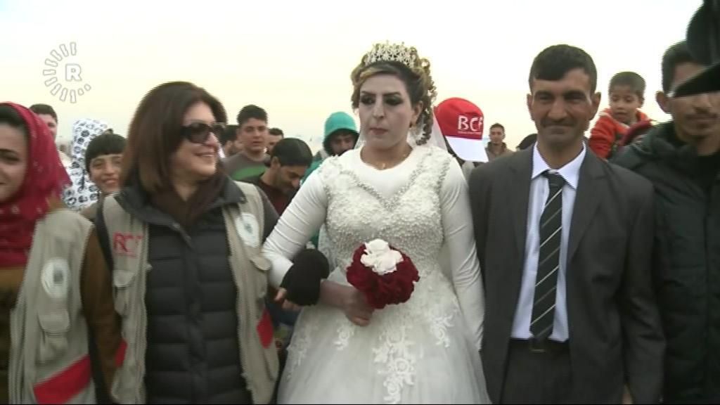 Matrimonio en zona de guerra desafiando las prohibiciones del califato yihadista