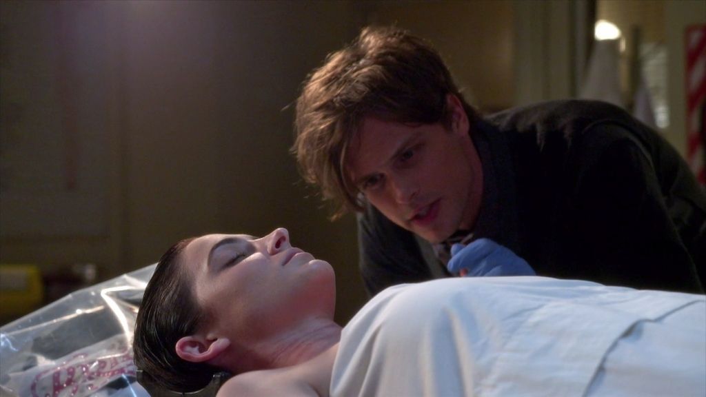 Un detalle en la autopsia lleva a Reid a pensar que el asesino tiene un trastorno mental