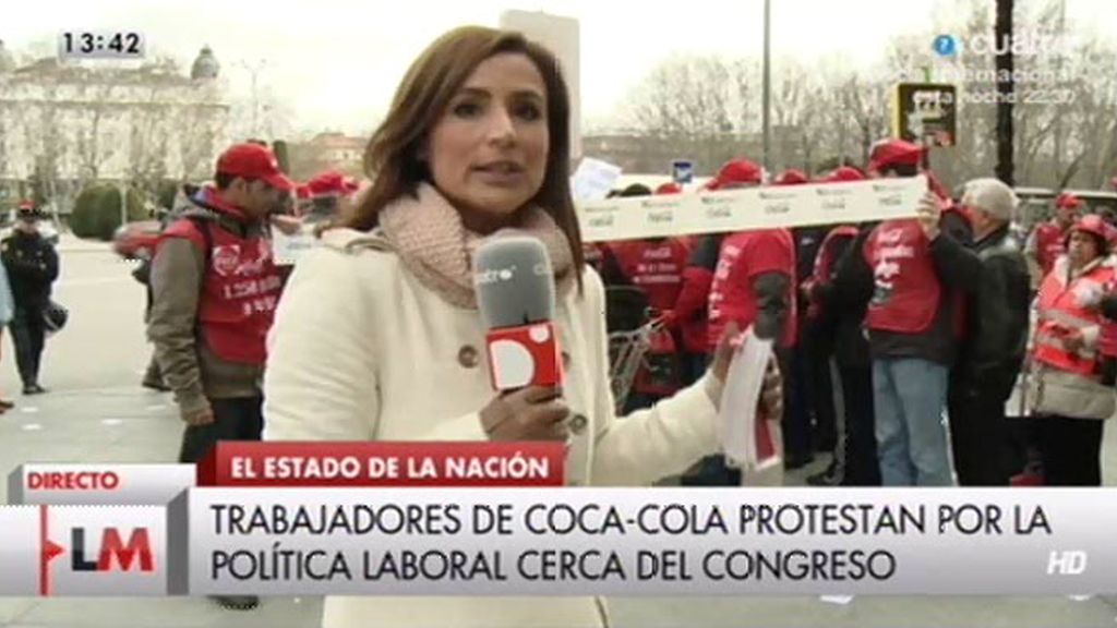 Trabajadores de Coca - Cola se concentran a las puertas del Congreso