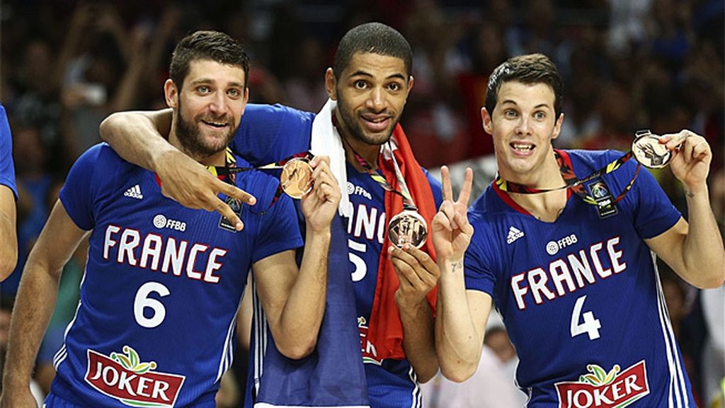 Así celebró Francia el bronce ante Lituania tras el carrusel de tiros libres al final