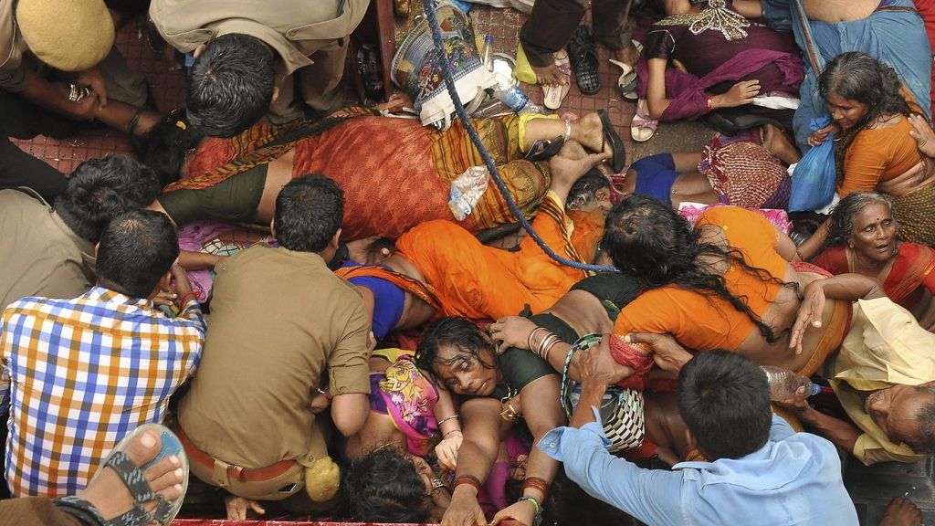 Al menos 27 muertos en una estampida durante un festival religioso en la India
