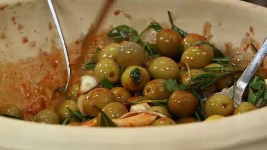 David de Jorge prepara olivas 'adobás'