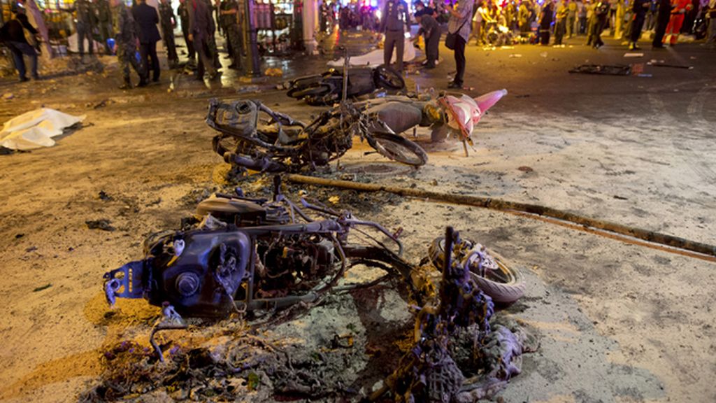 Una bomba desata el caos en pleno centro de Bangkok y deja decenas de muertos