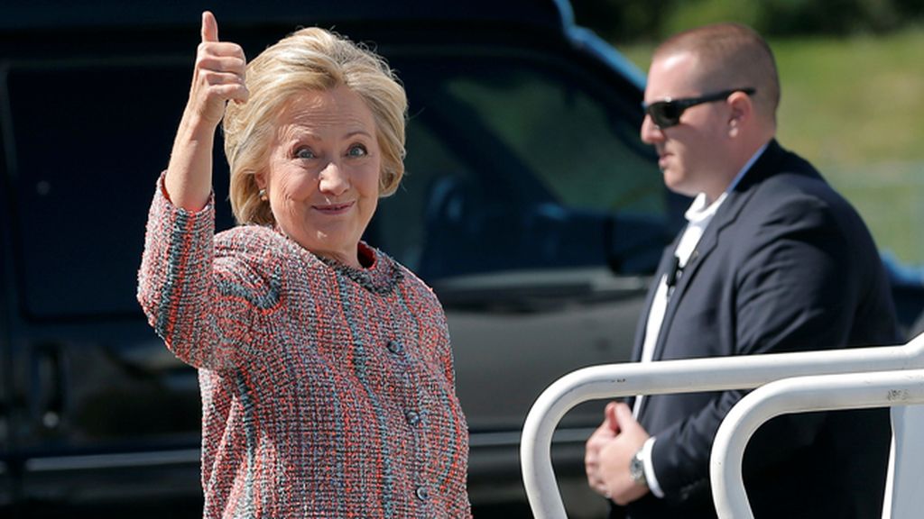 Hillary Clinton se reincorpora a la campaña tranquilizando a los suyos: "Estoy muy bien"