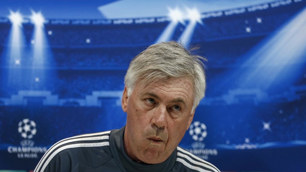 Ancelotti define el problema: "Tenemos que jugar más rápido y más verticales"