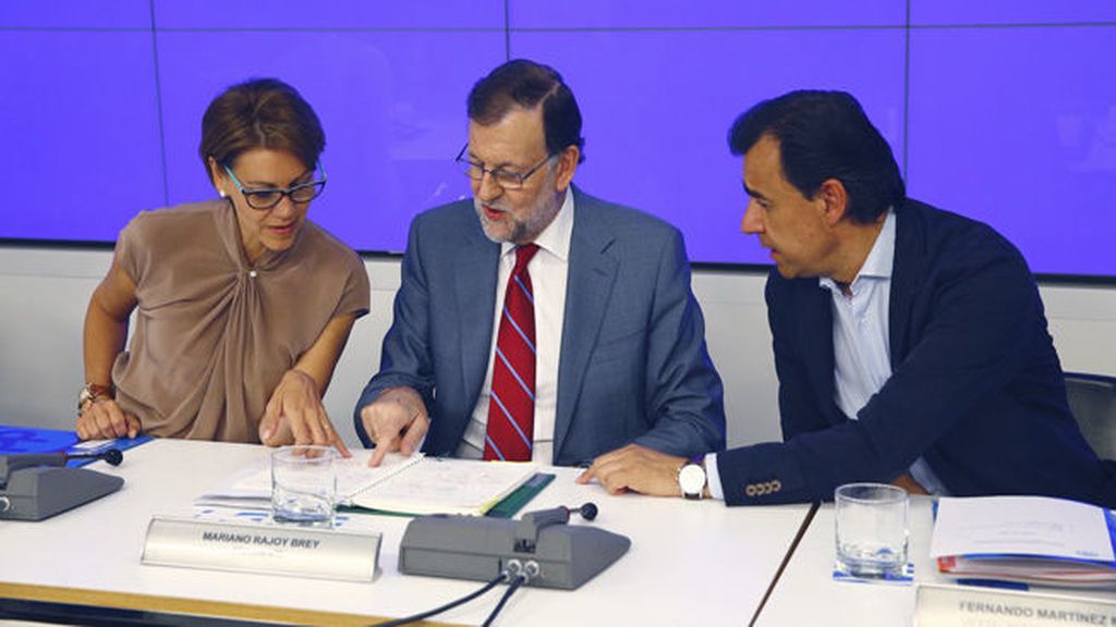 Rajoy descarta la gran coalición y trabaja para conseguir un gobierno en minoría