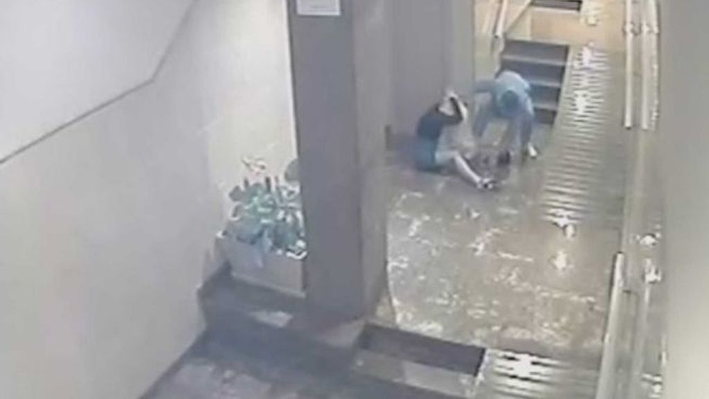 Un vídeo muestra la brutal agresión de un joven a su novia en Alicante