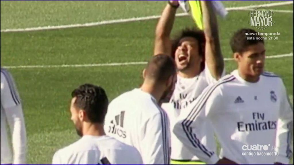 Cristiano tira su sudadera a Marcelo y ¡el brasileño la coge como si fuera un trofeo!"