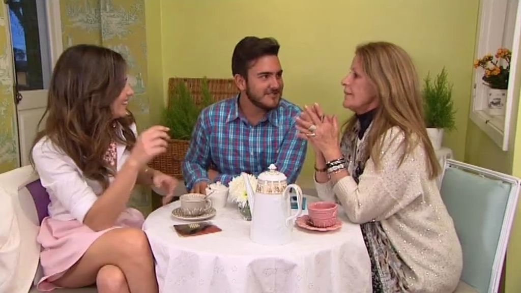 'La tita Nina' de Borja lee el futuro de la pareja