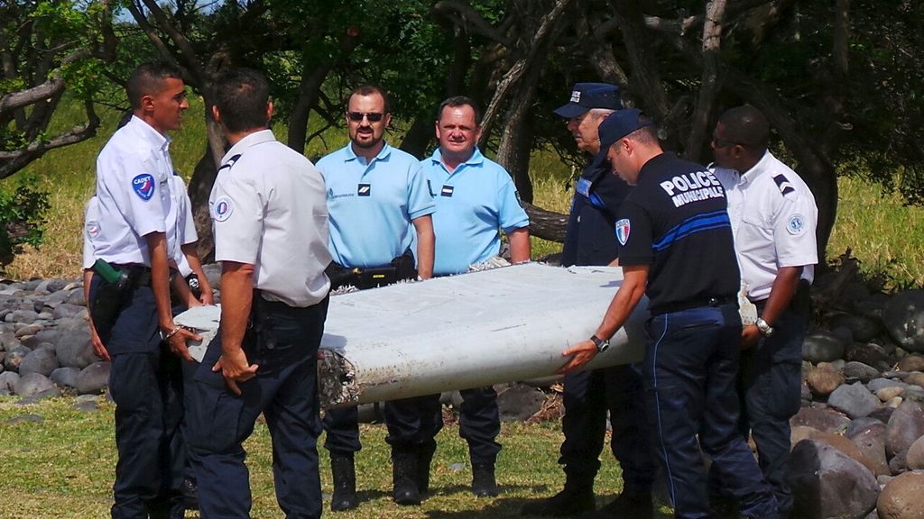 Confirmado: Los restos del avión encontrado en La Reunión son del vuelo MH370