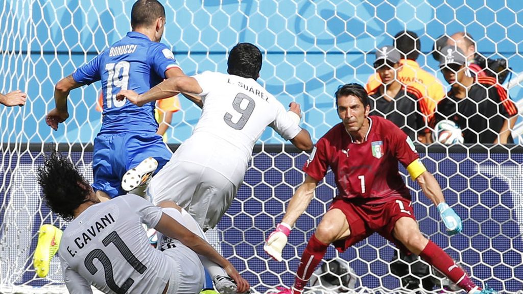 Uruguay deja fuera del Mundial a Italia (0-1)