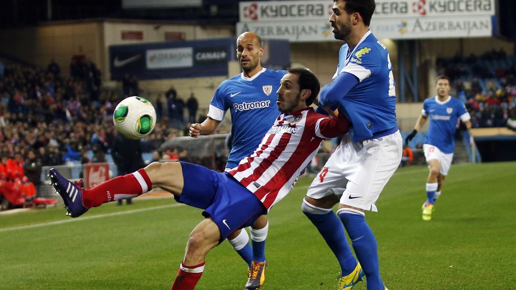 Patadas, tarjetas y varias ‘caricias’ en el bronco partido entre Atlético y Athletic