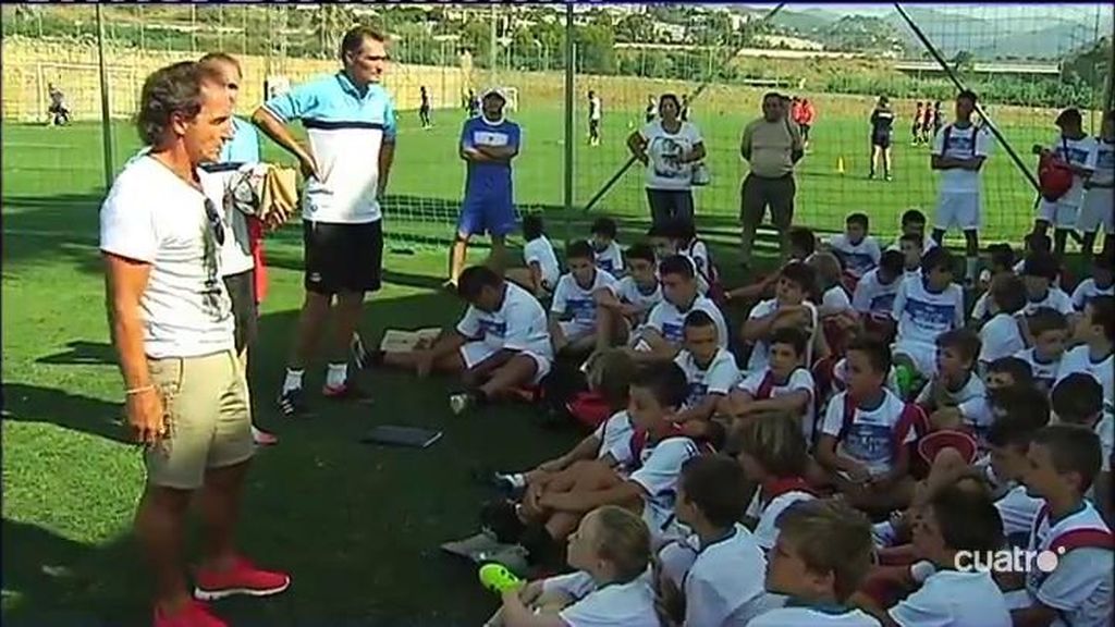 El Profe Ortega demuestra sus conocimientos sobre fútbol impartiendo una Master Class