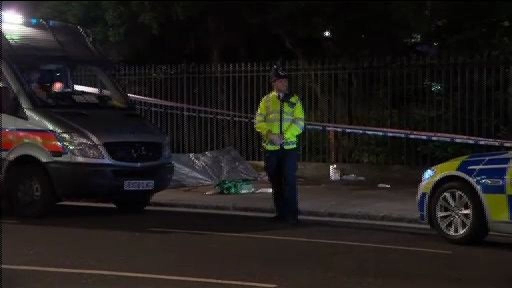 Mata a una mujer y hiere a cinco personas en un ataque con cuchillo en Londres