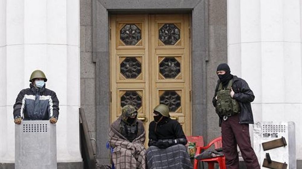 Los opositores se hacen con el poder en Kiev