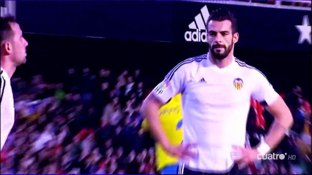 La bronca de Mestalla a los jugadores: gritos en el césped e lloros a la salida del estadio