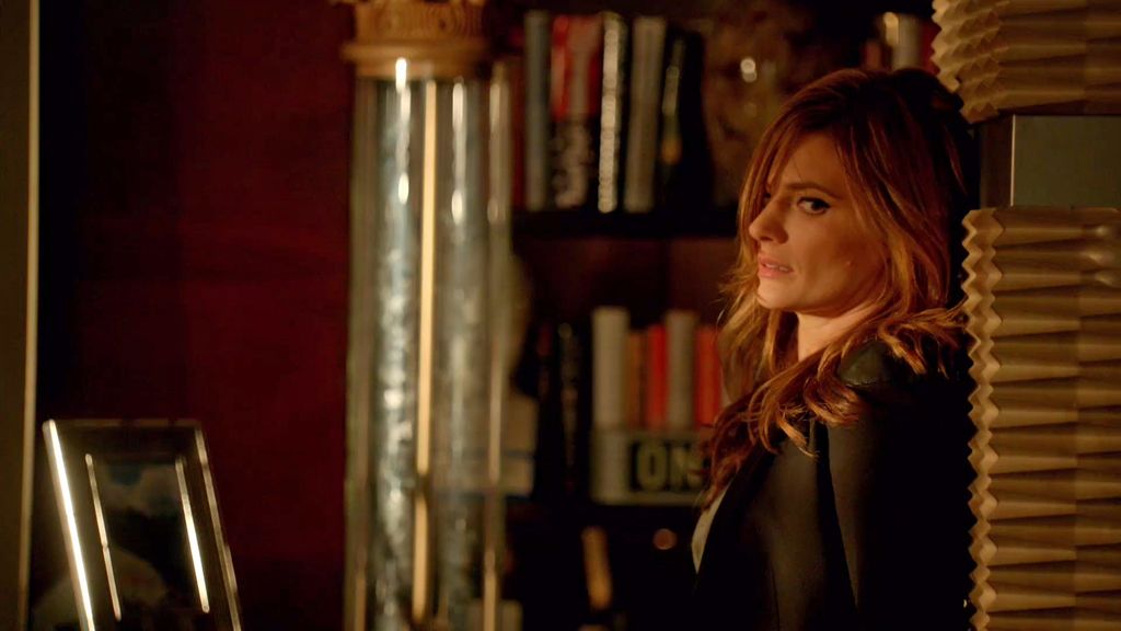 Beckett demuestra sus habilidades para escaparse... ¡de la madre de Castle!