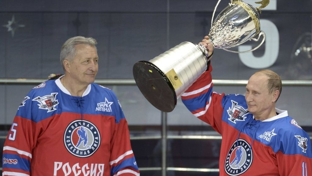 Vladimir Putin, estrella del hockey hielo en Rusia por un día