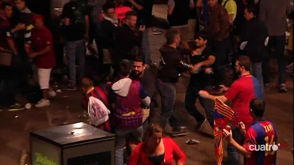 Lamentable agresión de un aficionado del Barça a otro con una barra de hierro