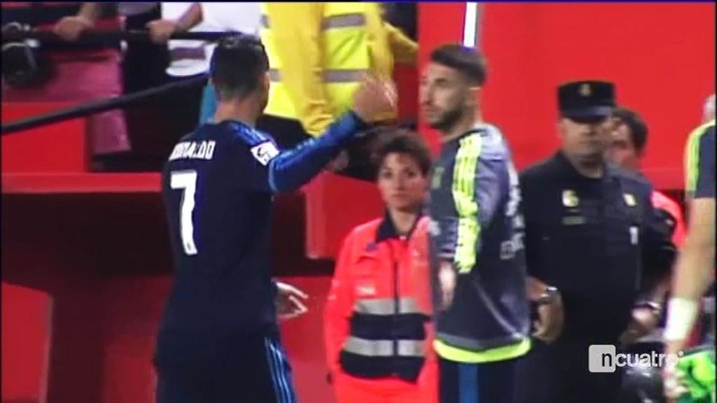 El 'mosqueo' de Cristiano Ronaldo con Sergio Ramos en el Pizjuán: ¿Qué le dijo?