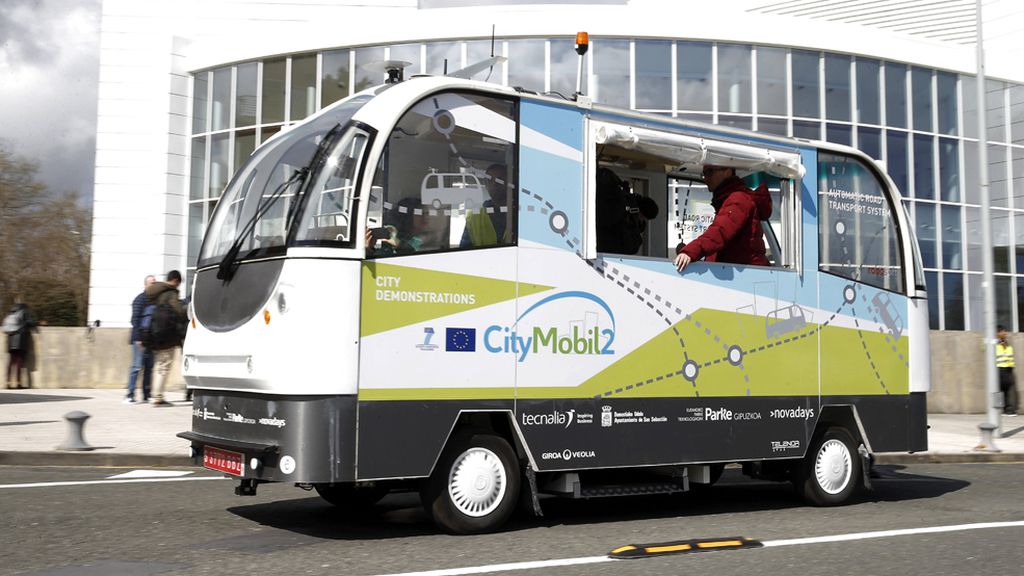 El primer autobús sin conductor ya circula por San Sebastián