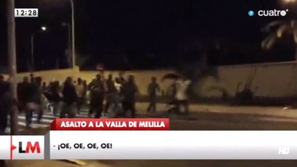 Tras saltar la valla en Melilla, los inmigrantes gritaban "libertad" o "viva España"