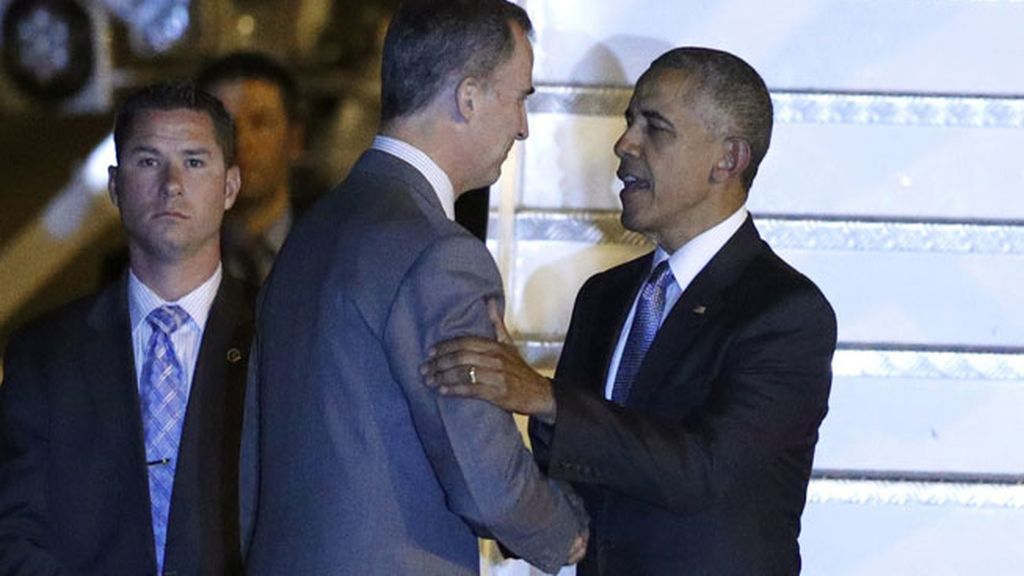 Obama es recibido en Torrejón por el Rey y la vicepresidenta del Gobierno
