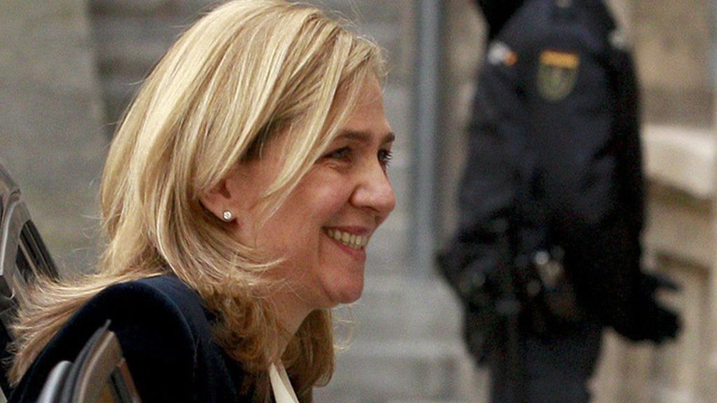 La Infanta Cristina contesta con evasivas a las preguntas del juez Castro