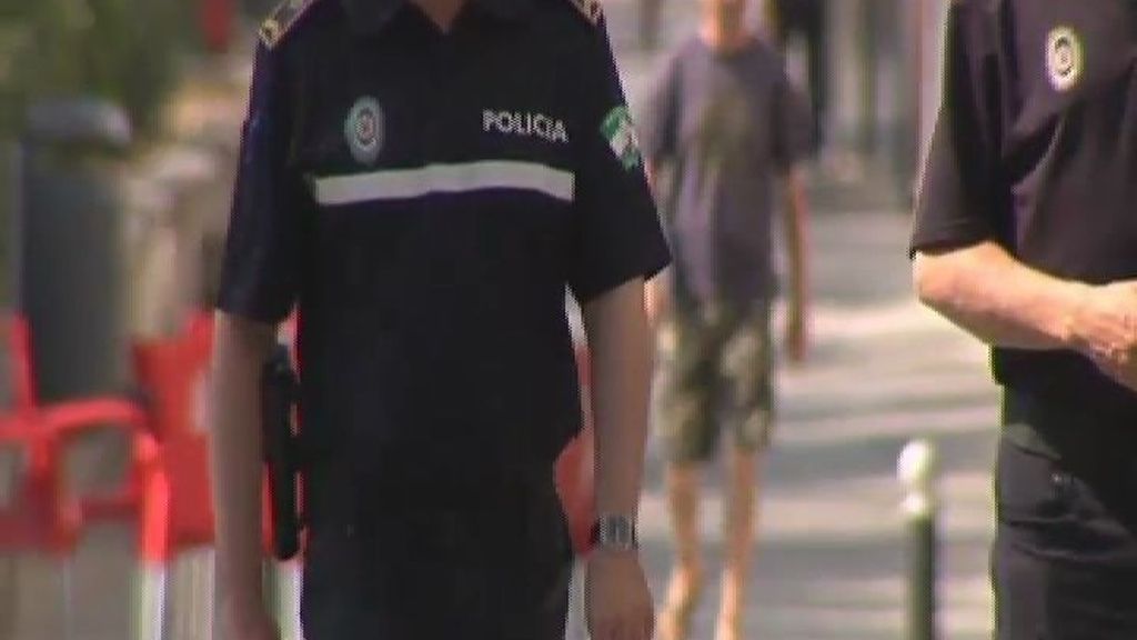 La policía local de Sevilla no podrá llevar tatuajes, pendientes o gafas de sol llamativas