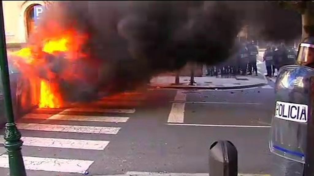 Fuertes disturbios en la manifestación de pescadores en Santiago