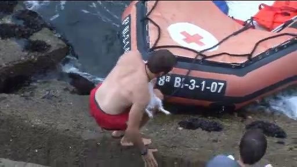 Un joven se lanza al mar en Getxo para salvar a su perro
