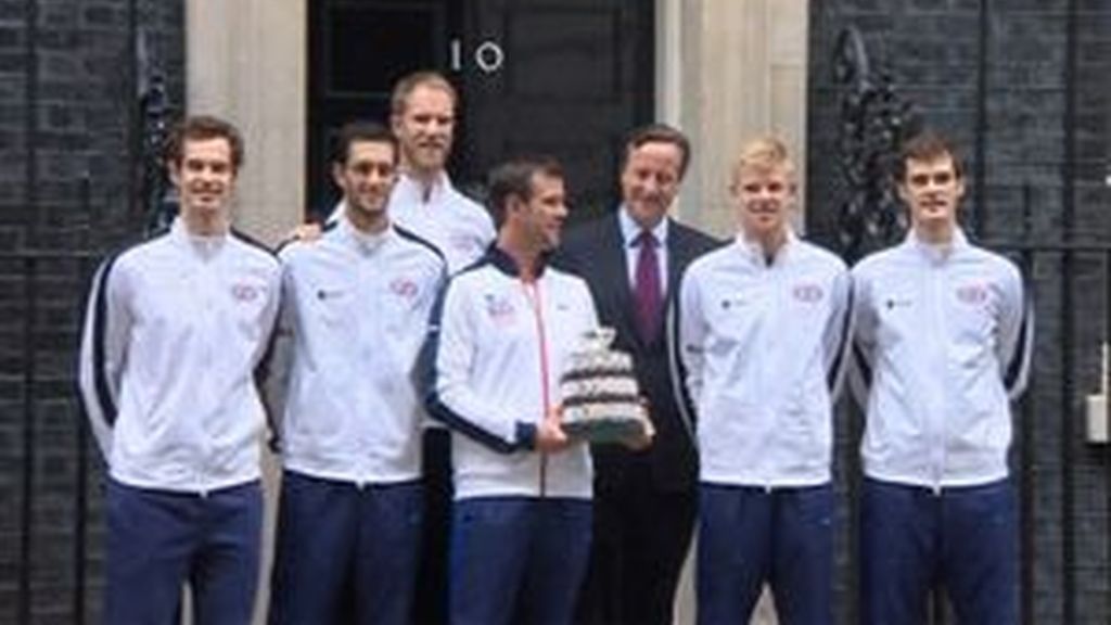 El equipo británico de tenis celebra la consecución de su primera Copa Davis en 79 años