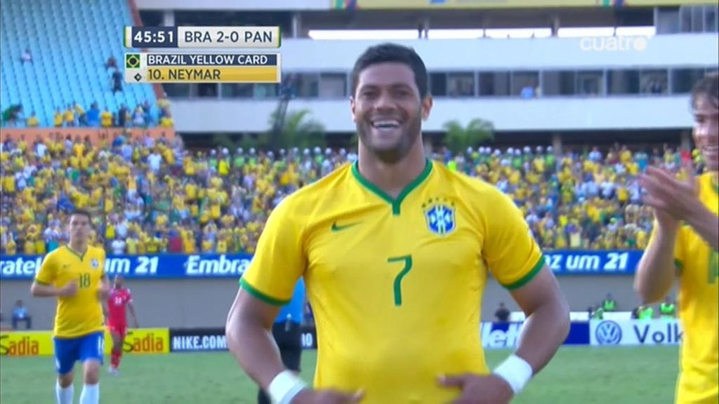 Hulk define con clase en el mano a mano la asistencia de tacón de Neymar