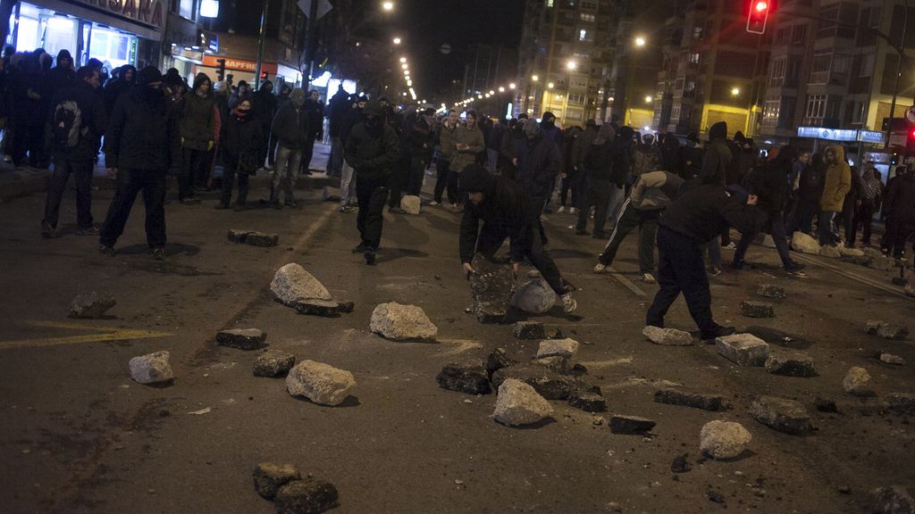 Cuarta noche de disturbios en el barrio burgalés de Gamonal