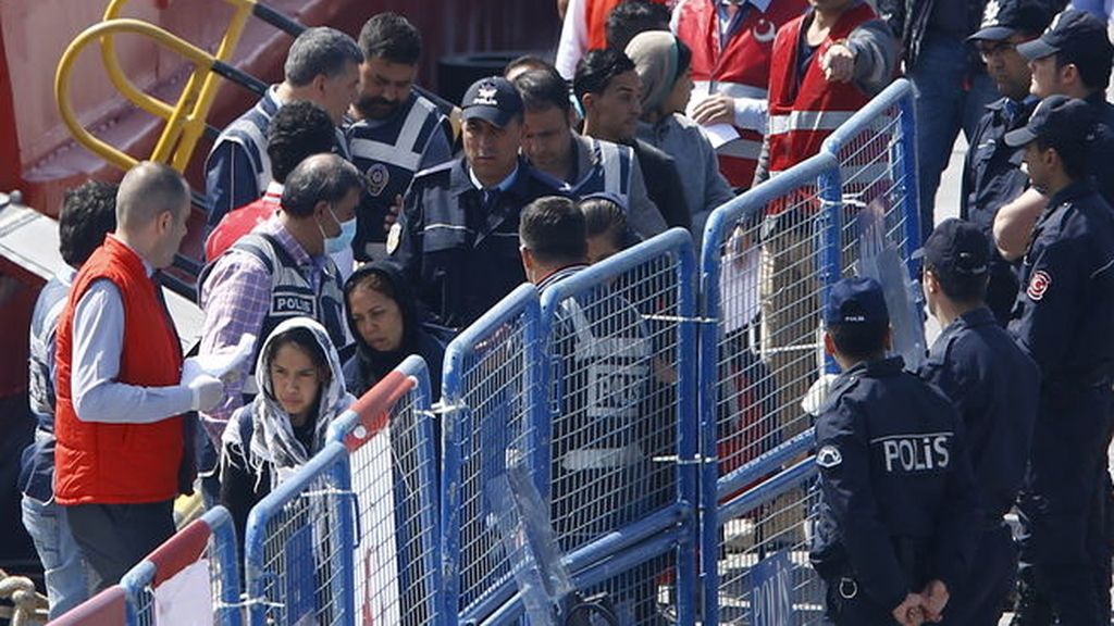 Crisis de refugiados, unos a Alemania y otros...a Turquía