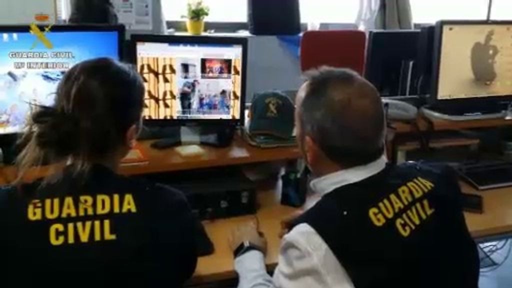La Guardia Civil arresta a 19 personas acusadas de apología del terrorismo