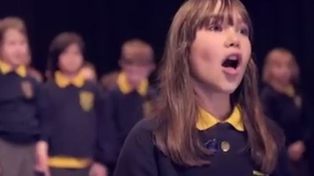 Una niña con autismo interpreta una versión espectacular de ‘Hallelujah’