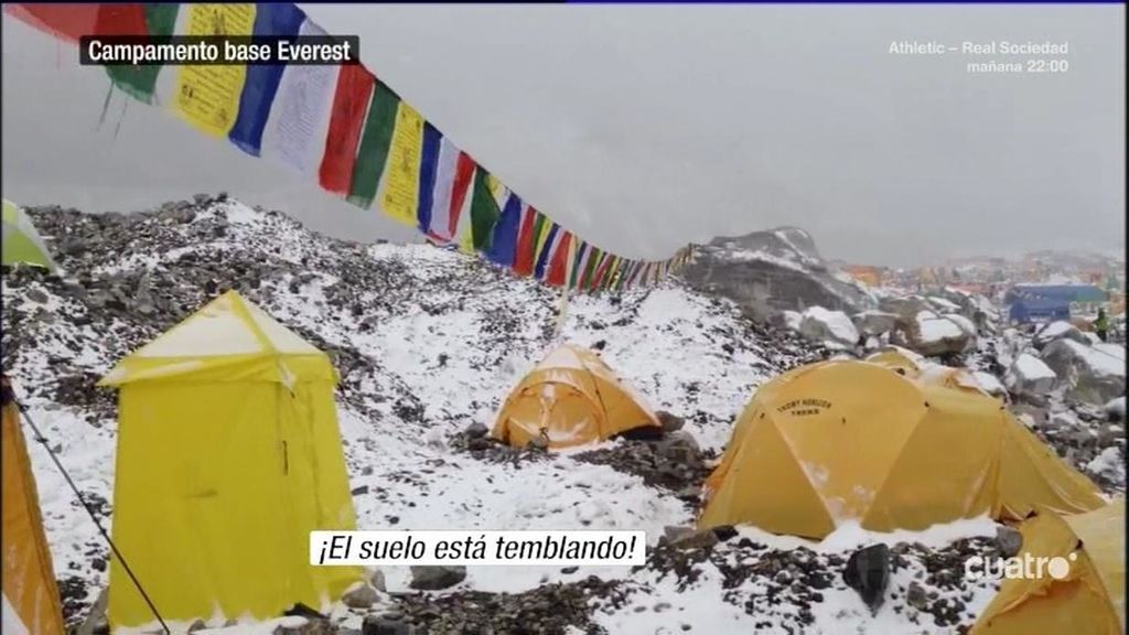 ¡Aterrador! Un alud de nieve provocado por el seísmo de Nepal, grabado en primera persona