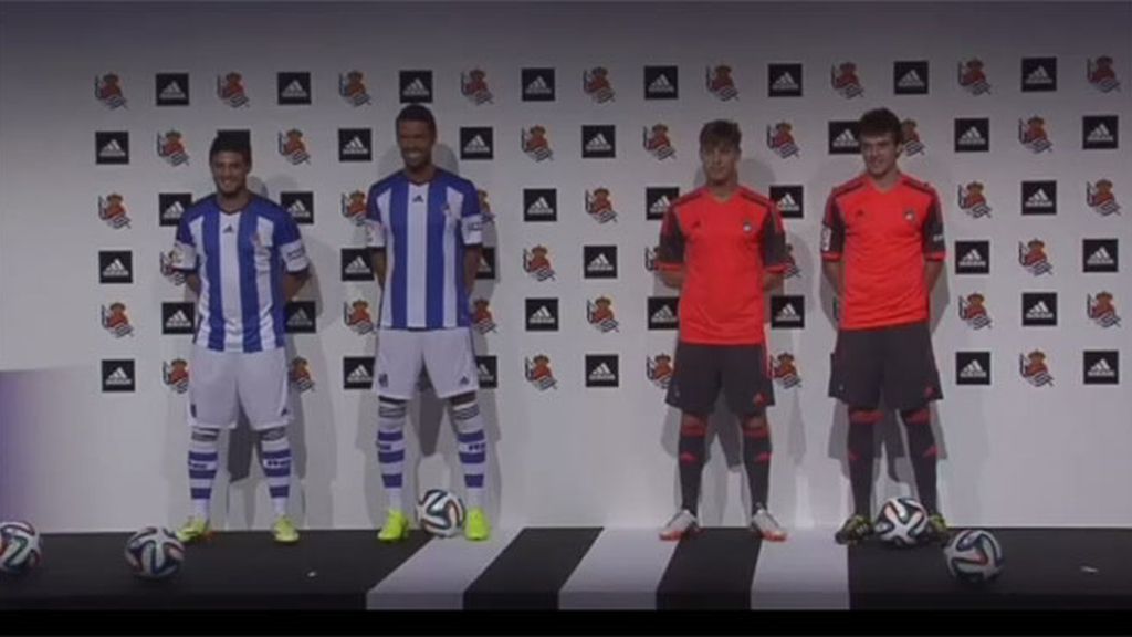 La Real presenta sus equipaciones y piensa en la previa de la Europa League