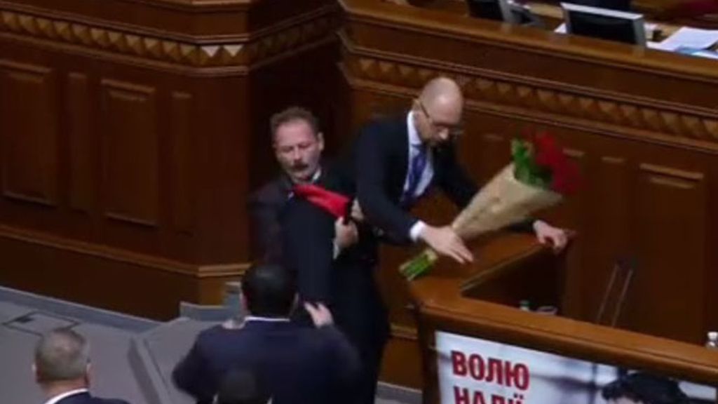 Riña entre diputados en el Parlamento de Ucrania