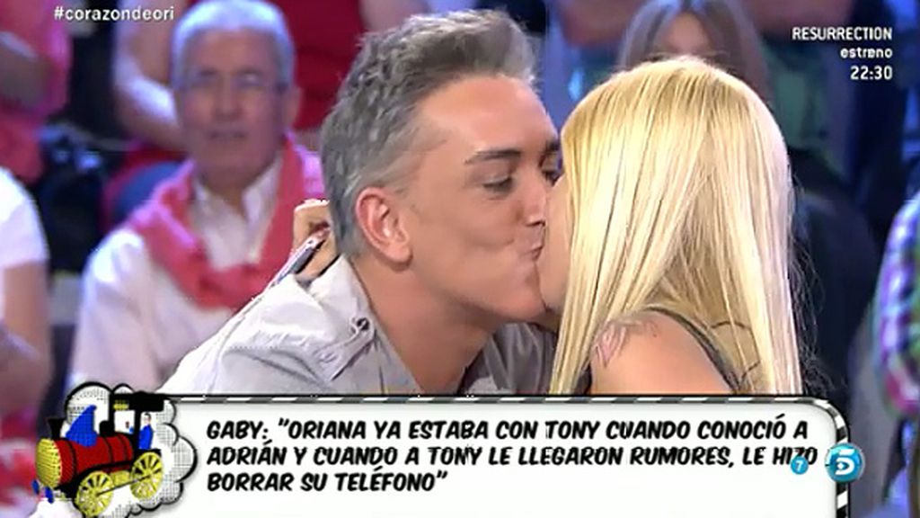 El beso de Kiko Hernández y Gaby