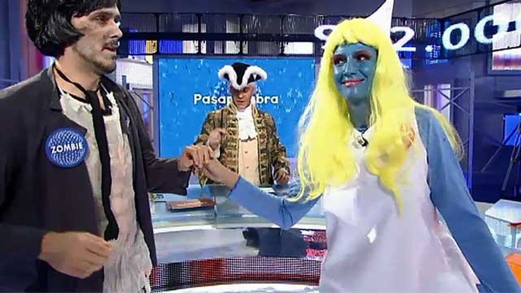 Zombie saca a bailar a Pitufina